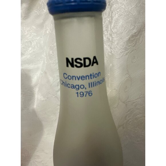 NSDA Convention 1976 Chicago Illinois Frosted Glass Bottle - Picture 4 of 5
